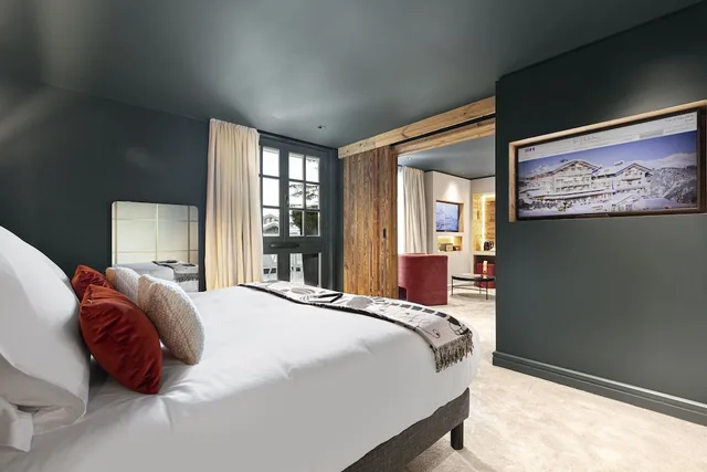جناح جونيور بسرير كوين مع أريكة، Hotel Le Chabichou 5/10