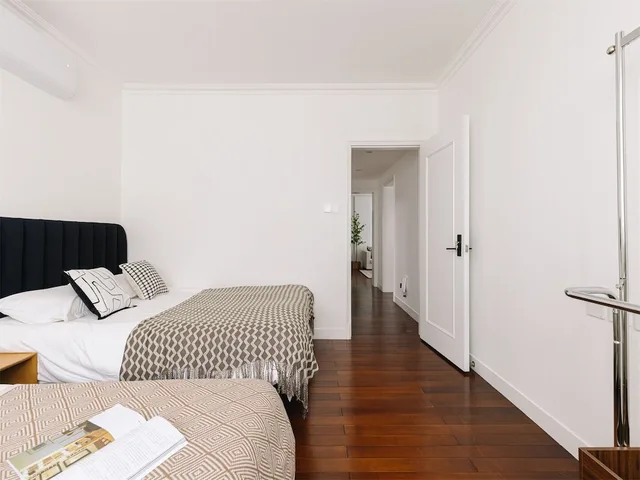 4 Bedrooms, Senior, Apartment, Futon Bed, 2 Queen Beds, City View, Bathtub, Book and Bed-People's Square 2/10