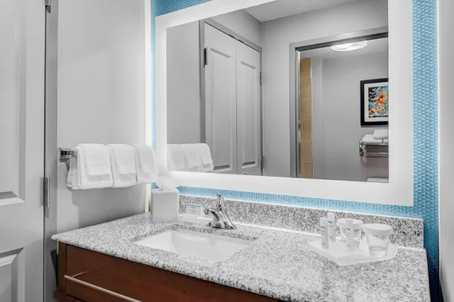 جناح بسرير كينج وسريرين كوين بغرفتي نوم، Homewood Suites By Hilton Wauwatosa Milwaukee 13/13