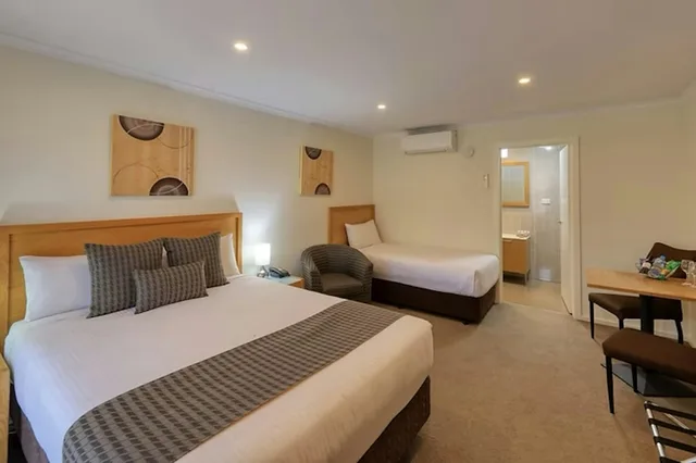 غرفة ديلوكس بسرير كوين وسرير فردي، New Crossing Place Motel 1/1