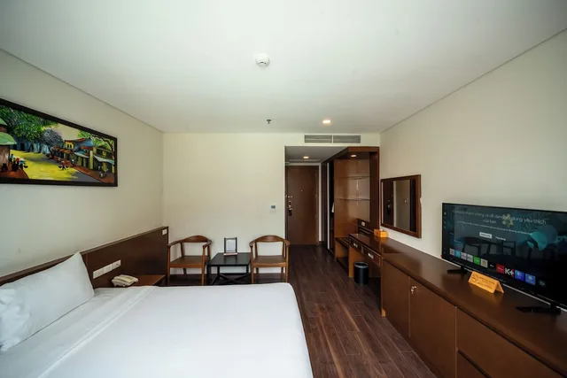 غرفة سوبيريور بسرير كينج بإطلالة جزئية على البحر، Tamarind Hotel Da Nang 7/10