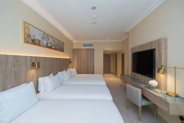 غرفة سوبيريور بأربعة أسرّة بإطلالة على المدينة، موڤنبيك برج هاجر مكة(Movenpick Hotel & Residence Hajar Tower Makkah) 1/8