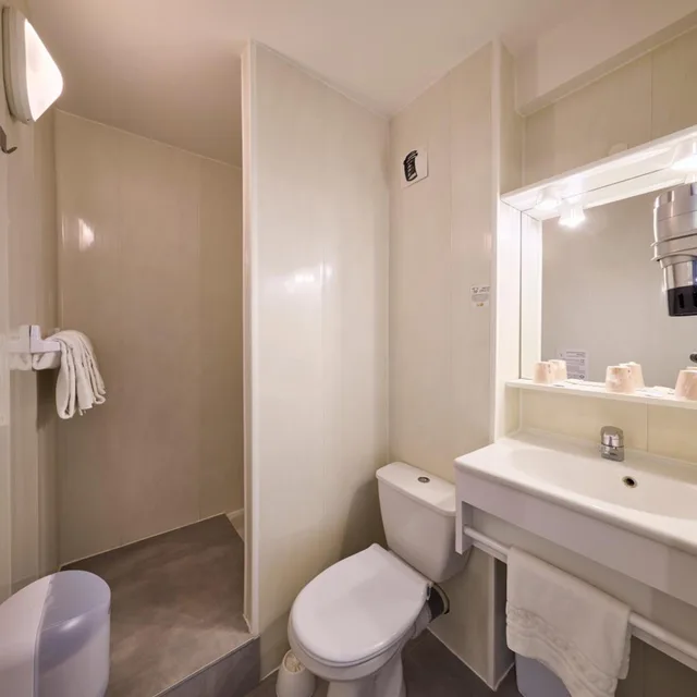 غرفة رباعية، Hotel Eco - A75 7/10