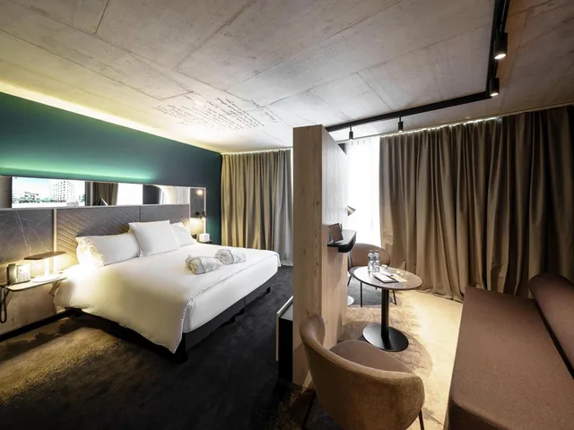 جناح جونيور بسرير كينج مع أريكة بمنطقة جلوس، Mercure Hotel Delemont 2/6