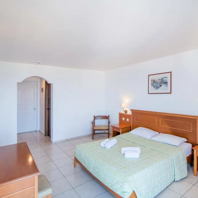 Room, Triple, Semiramis Village 1/6