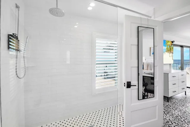Upstairs, Suite, King Bed, Beach Front, Terrace، Seaside at Anna Maria Island Inn 6/6