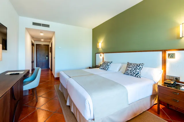 غرفة قياسية بسرير مزدوج، Puerto Antilla Grand Hotel 2/3