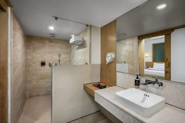 DLuxe Twin Room، Ginger Kochi Mg Road 3/3
