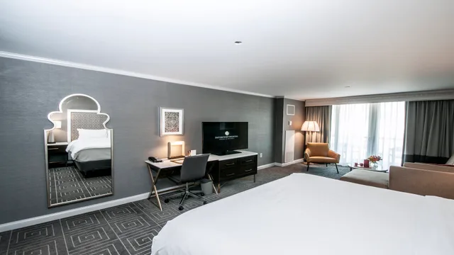 غرفة ديلوكس بسرير كينج، InterContinental Kansas City at the Plaza 2/3