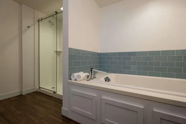 جناح بسرير كينج بشرفة بغرفة نوم واحدة لذوي الإعاقة، Hilton Garden Inn Mobile Downtown 4/5