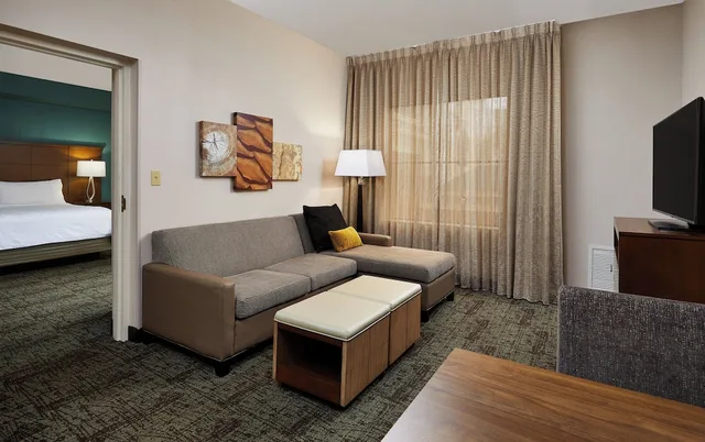 جناح بسرير كينج وسريرين كوين بغرفتي نوم بمطبخ، Staybridge Suites Orlando Airport South 4/7