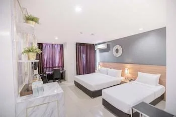 غرفة تنفيذية ثلاثية بإطلالة على المدينة بشرفة بغرفة نوم واحدة، Marigold Sukhumvit 1/1
