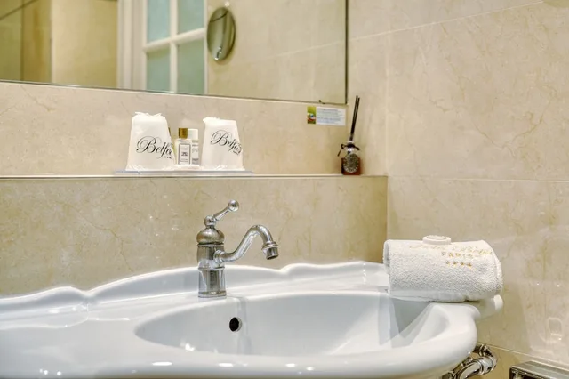 غرفة بسريرين منفصلين بإطلالة على المدينة، Hotel Belfast 9/9