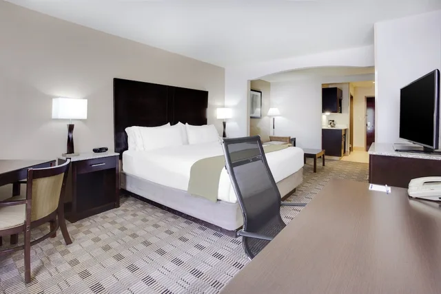 غرفة قياسية بسرير كينج لذوي الإعاقة، Holiday Inn Express Hotel Suites Mebane 2/5