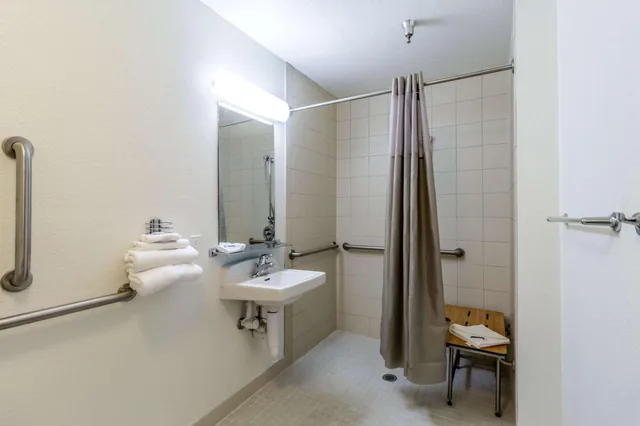 Premium, Multiple Beds، Motel6 Kirkland, WA - North Kirkland 9/9