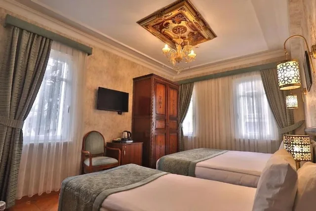 غرفة سوبيريور ثلاثية بسرير كوين وسرير فردي، Blue House Hotel 2/4