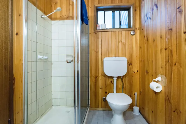 غرفة بسرير كوين وسرير فردي بإطلالة على الجبل، Kookaburra Motor Lodge 3/5