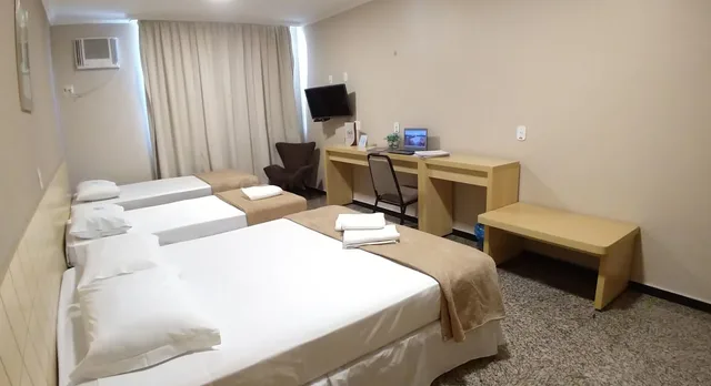 1 Bedroom, Deluxe, Quadruple, Accessible, Diplomat Hotel 3/10