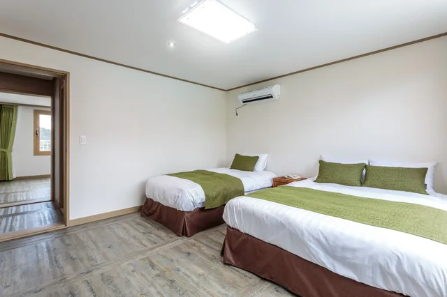Family Suite, Futon Bed, 1 Double and 1 Single Bed, Suandsu Hotel 2/3