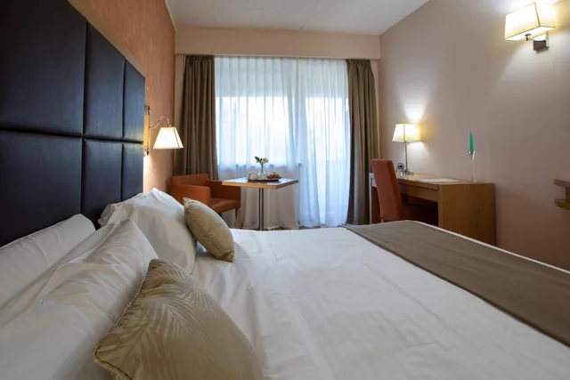 غرفة بسرير كينج بشرفة، PALACE DEL CONERO HOTEL 4/10