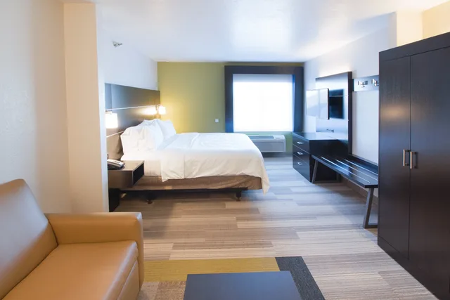 Room, King Bed, Accessible, Holiday Inn Express Hotel And Suites Worthington 2/5