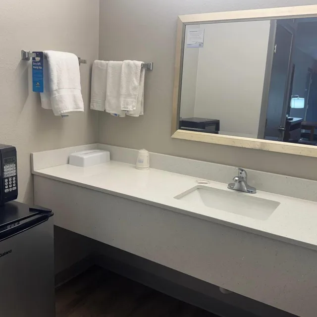 غرفة بسريرين كوين بحوض استحمام لذوي الإعاقة، Days Inn By Wyndham Lake City I-10 8/8