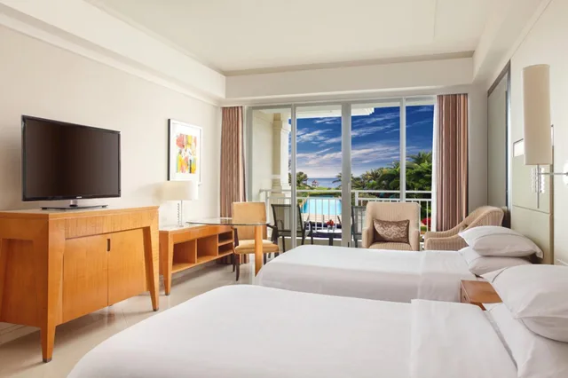 غرفة سوبيريور بسريرين منفصلين بإطلالة على البحر، Sheraton Haikou Hotel 2/3