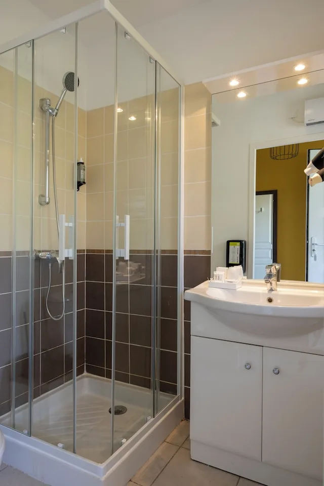 غرفة عائلية رباعية، The Originals City, Hotel Cote Sud, Marseille Est (Inter-Hotel) 6/6