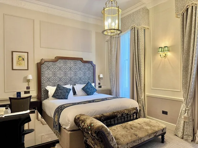 Superior, King Bed, Small, The Leonard Hotel 5/8