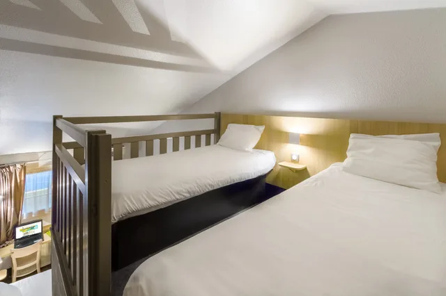 غرفة بسريرين منفصلين، B&B Hotel Dijon Marsannay 4/6