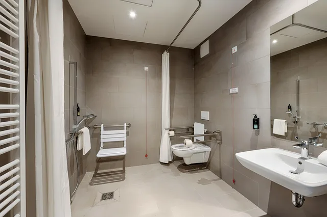 غرفة لذوي الإعاقة، Premier Inn Wolfsburg City Centre 4/4