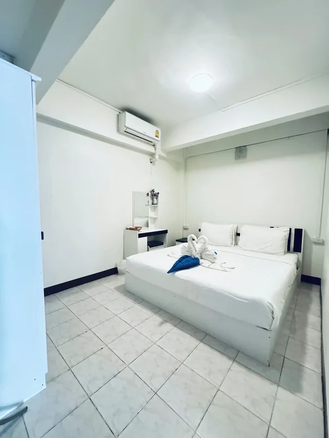 3 Bedrooms, Family, Apartment, 3 King Beds, Beach Side, City View، La Casa Patong 4/6