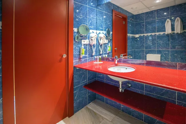 غرفة بثلاثة أسرّة بإطلالة على البحر، Hotel Servigroup Galua 9/10