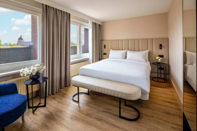 غرفة قياسية بسرير مزدوج بإطلالة، NH Amsterdam Leidseplein 3/6