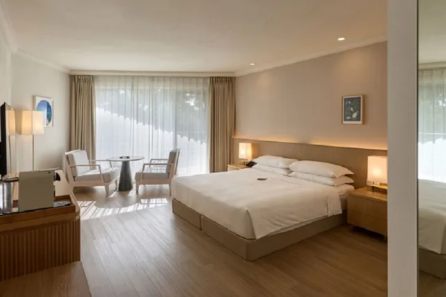 Luxury, Suite, King Bed, Side Pool View، Grand Josun Jeju 3/8