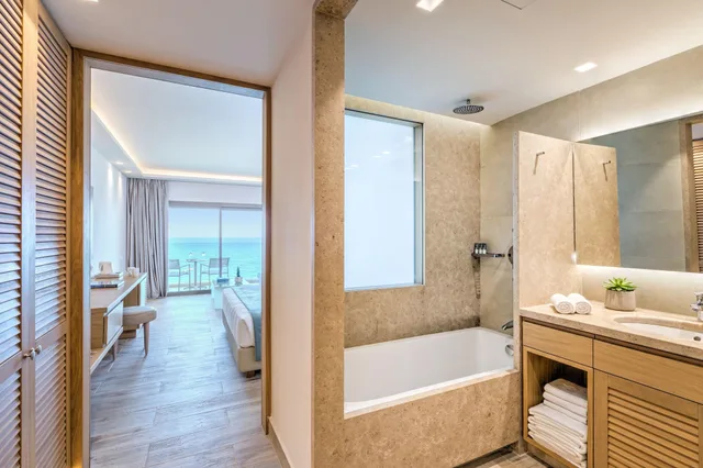Junior, Sea View, Amada Colossos Resort 2/3