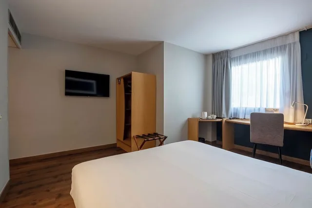 Room, Double Bed, Travelodge Alicante Puerto 6/10
