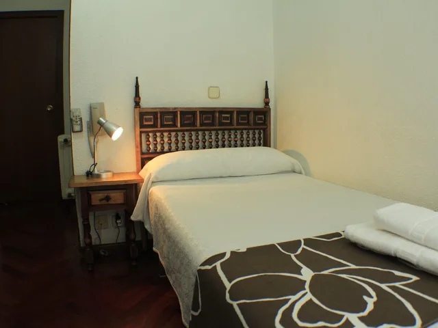 غرفة أساسية مفردة بإطلالة على المدينة بحمام خاص، Hostal Esmeralda 1/1