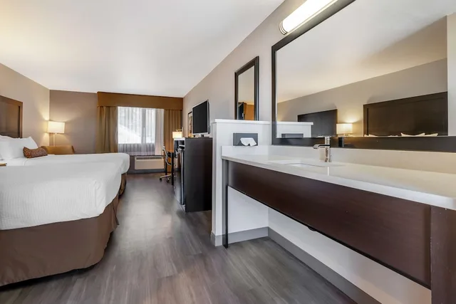 Standard, 2 Queen Beds, Best Western Inn Of Vancouver 4/10