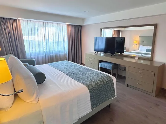 جناح رئاسي بسرير كينج بمنطقة جلوس، Grand Cantalagua Hotel Morelia, BW Signature Collection 3/6