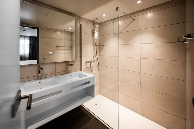 شقة ديلوكس بسرير كينج مع أريكة، LOGINN Hotel Stuttgart Zuffenhausen 2/2