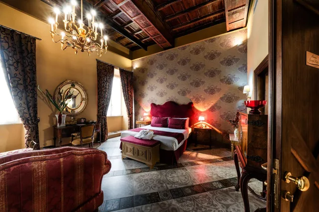 Grand, Executive, Suite, Courtyard View, Navona Grand Suite 2/4