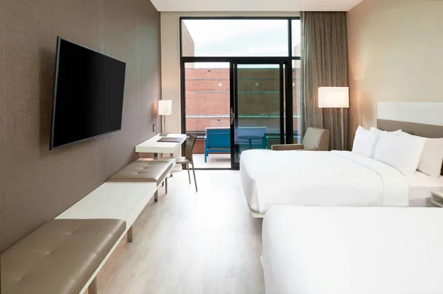 غرفة بسرير كوين، AC Hotel by Marriott Greenville 1/3