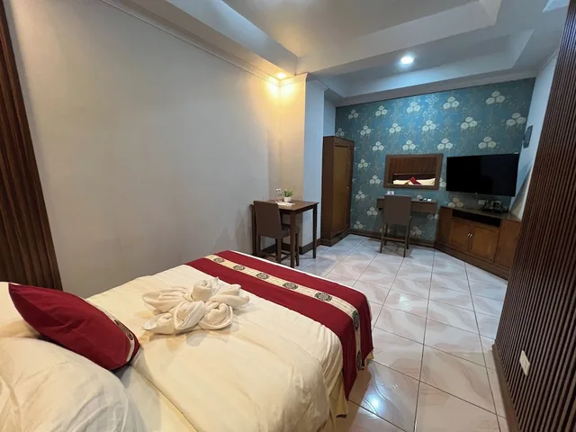 Premium, Queen Bed, Rossa Hotel 6/10