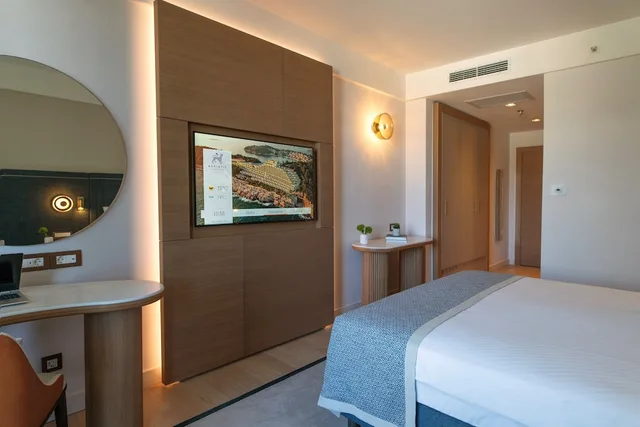 Plus, Classic, Queen Bed, Balcony، Croatia Hotel 2/3