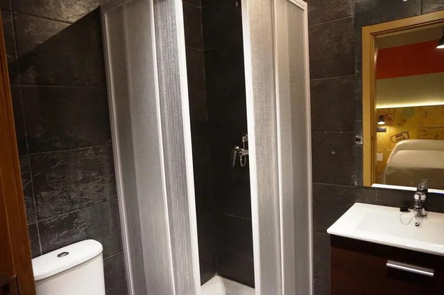 Female Dorm, 6 Beds, Far Home Atocha 6/10
