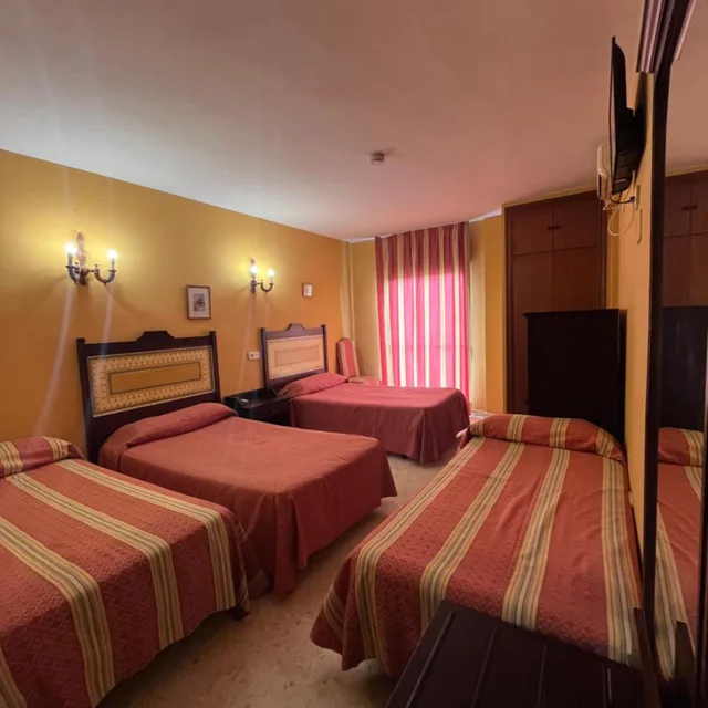 غرفة ثلاثية، Hotel La Barca 2/8