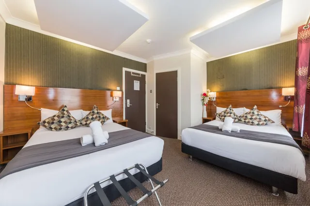غرفة رباعية بسريرين مزدوجين، Chester Hotel Victoria 1/3