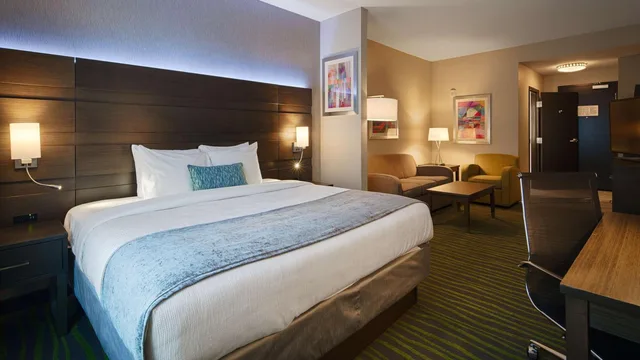 جناح بسرير كينج بحوض استحمام لذوي الإعاقة، Best Western Plus At Prien Lake Inn And Suites 4/10