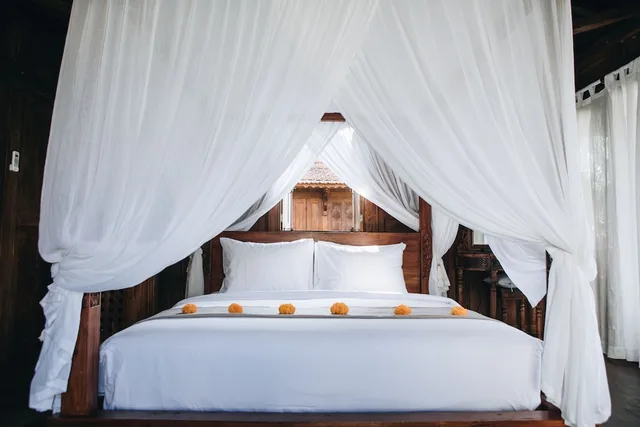Romantic, Villa, King Bed, White Tortoise Eco Villas 2/10
